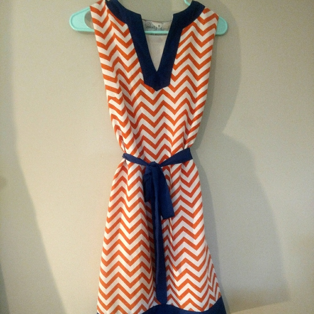 Adorable team spirit chevron dress L